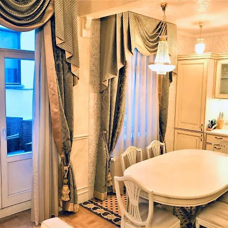 Royal Two Bedroom With Terrace & Jacuzzi *